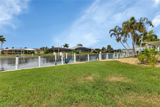 view of yard featuring a water view