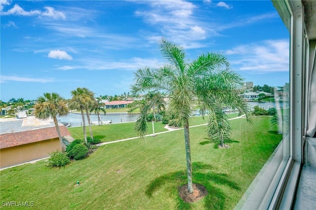 view of yard featuring a water view