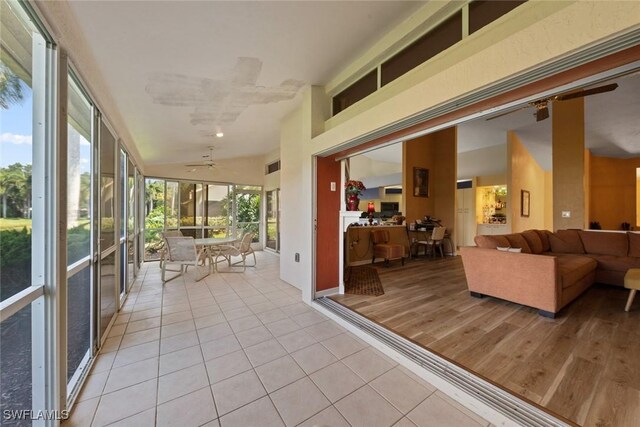 sunroom with lofted ceiling