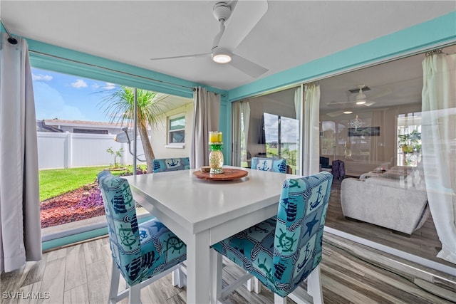 sunroom with ceiling fan