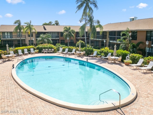 view of swimming pool