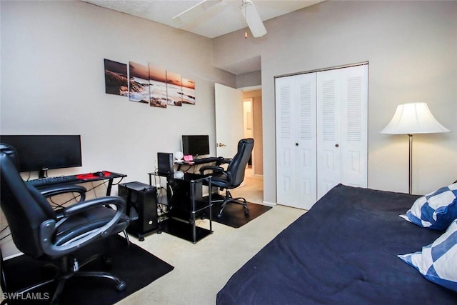 bedroom featuring carpet, ceiling fan, and a closet