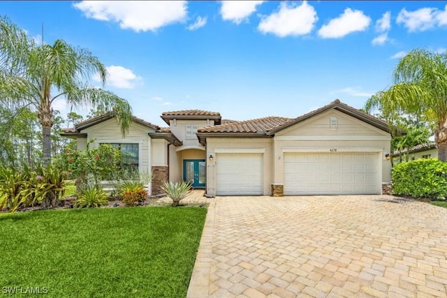 view of front of home featuring a front yard and a garage