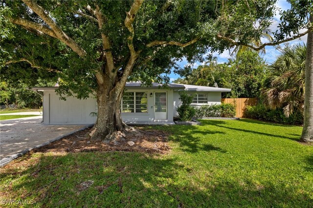 ranch-style house featuring a front lawn