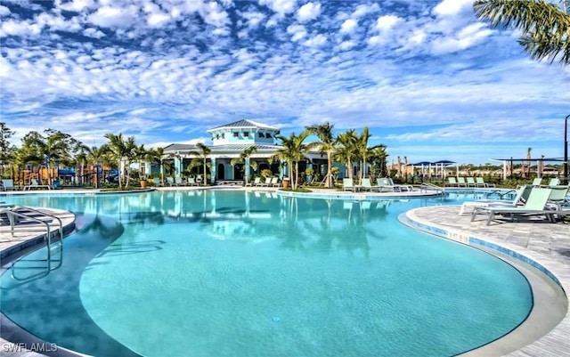 view of swimming pool