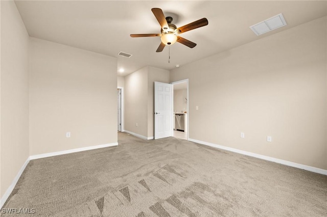 unfurnished room featuring ceiling fan and light colored carpet