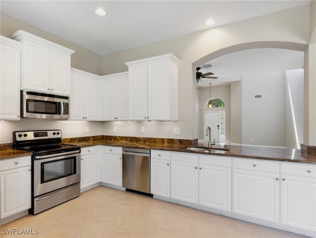 kitchen with white cabinets, appliances with stainless steel finishes, sink, kitchen peninsula, and ceiling fan