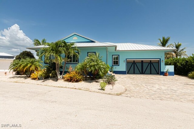 view of front of property featuring a garage