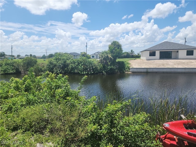 Listing photo 3 for 1102 NW 13th Ter, Cape Coral FL 33993