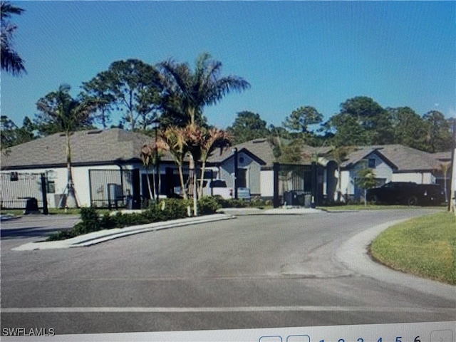 Listing photo 2 for 1072 Border St, Port Charlotte FL 33953