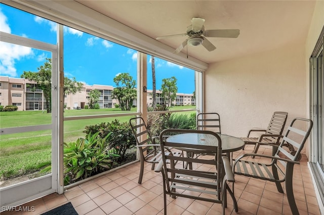 sunroom featuring ceiling fan