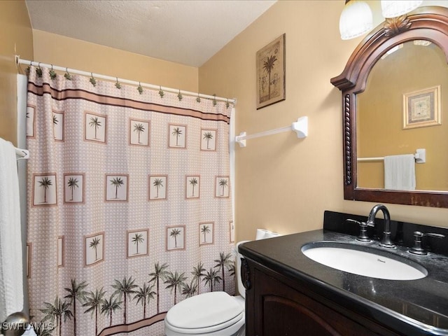 full bath featuring toilet, curtained shower, and vanity