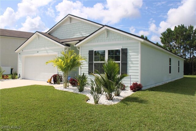 view of front facade featuring a front yard and a garage