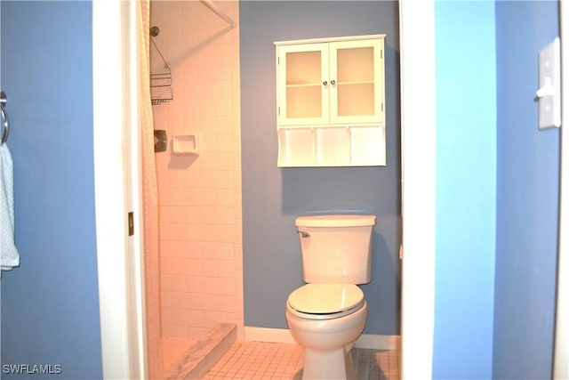 7125 Lakeridge Ct Unit 118, Fort Myers, FL 33907 - bathroom with a stall shower, toilet, tile patterned floors, and baseboards