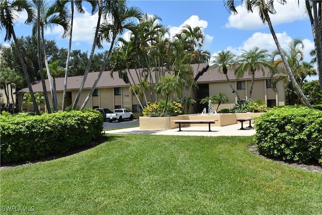 7125 Lakeridge Ct Unit 118, Fort Myers, FL 33907 - view of property's community featuring a yard