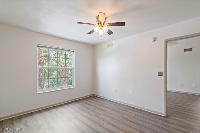 unfurnished room with wood-type flooring and ceiling fan