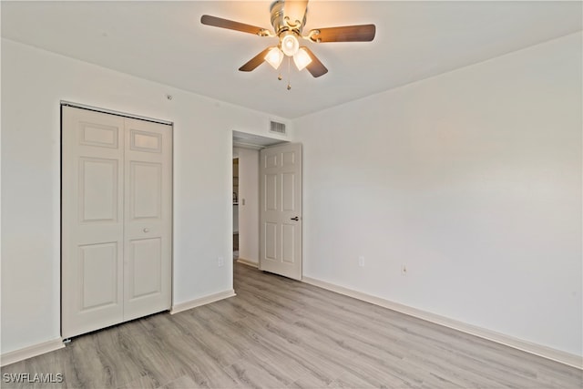 unfurnished bedroom featuring light hardwood / wood-style flooring, a closet, and ceiling fan