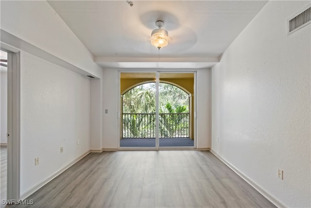 unfurnished room with wood-type flooring and ceiling fan