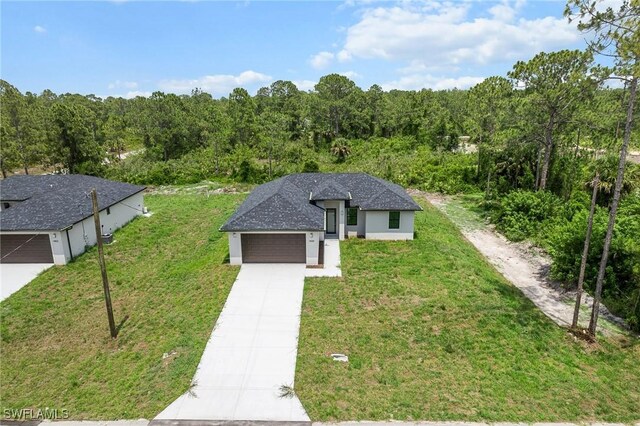 view of front of house with a front lawn