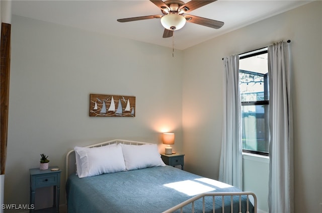 bedroom with ceiling fan