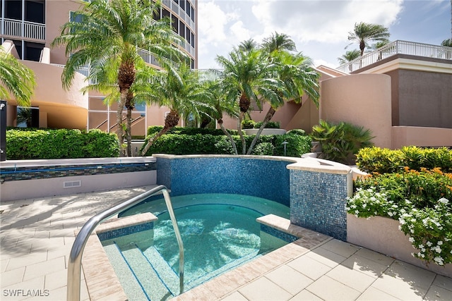 view of pool featuring an in ground hot tub