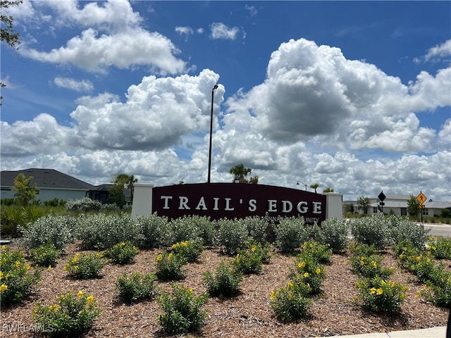 view of community / neighborhood sign