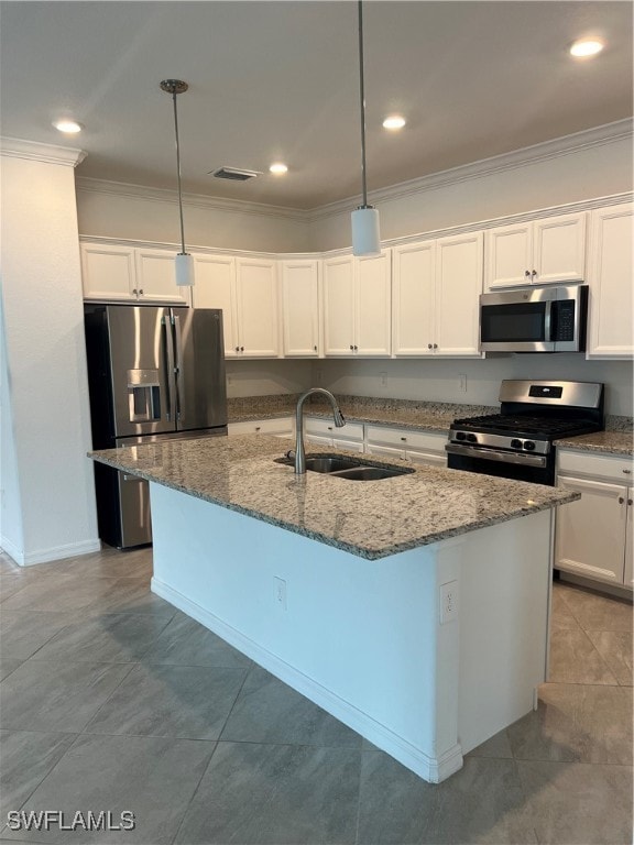 kitchen with decorative light fixtures, appliances with stainless steel finishes, sink, and a center island with sink