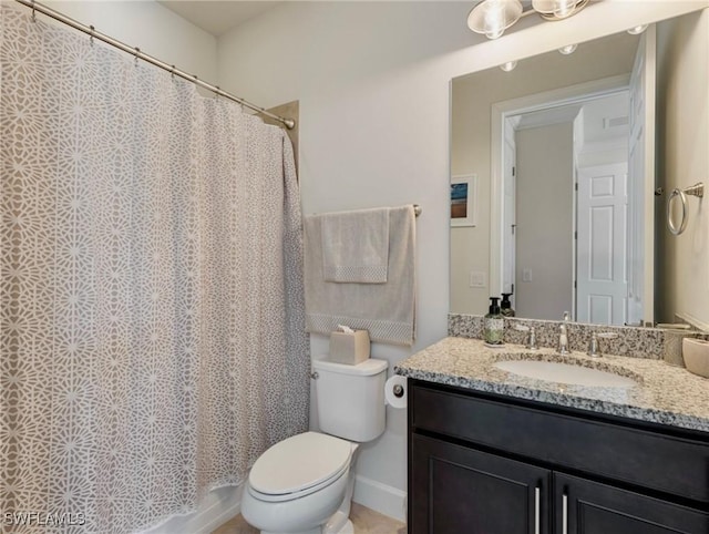 full bathroom with shower / tub combo with curtain, vanity, and toilet