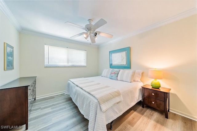 bedroom featuring crown molding, light hardwood / wood-style floors, and ceiling fan