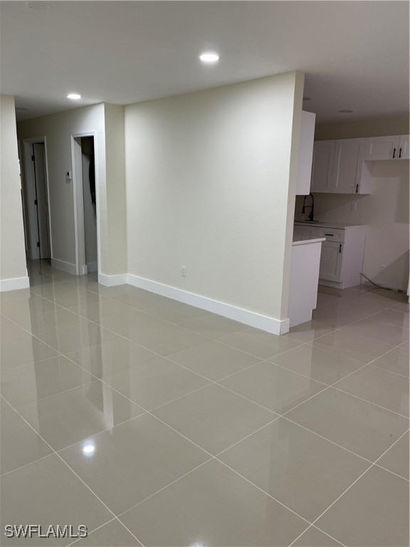 unfurnished room featuring light tile patterned floors