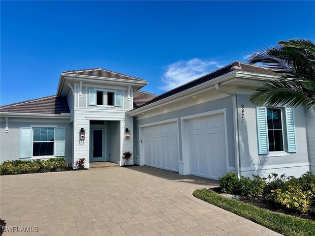 view of front facade with a garage