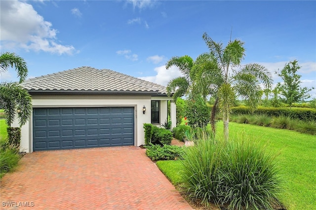 view of front of home featuring a garage and a front yard