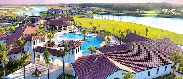 bird's eye view featuring a water view