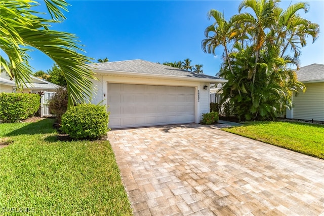 view of front of house featuring a front yard