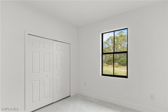 unfurnished bedroom featuring a closet