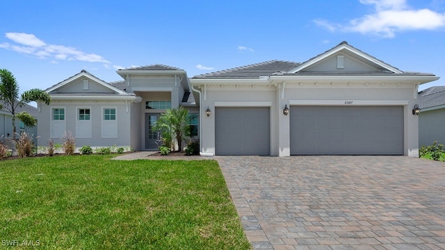 view of front facade featuring a front lawn and a garage