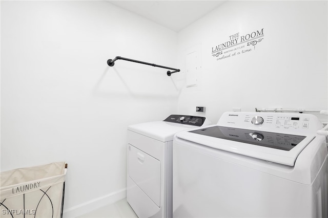 washroom featuring washing machine and clothes dryer