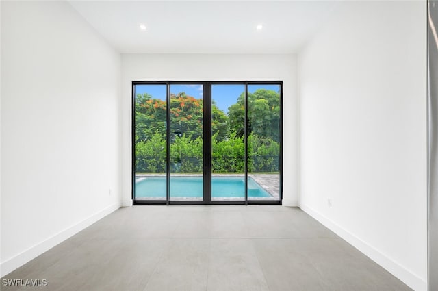 empty room featuring a wealth of natural light, baseboards, and recessed lighting