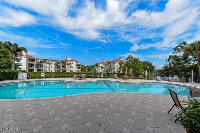 view of swimming pool