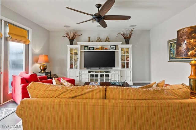 living area featuring ceiling fan