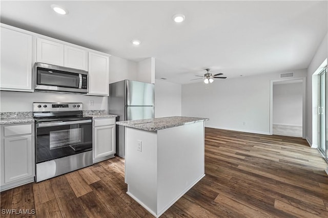 kitchen featuring ceiling fan, dark wood-style flooring, a center island, stainless steel appliances, and recessed lighting