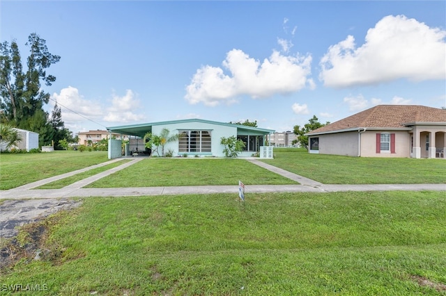 view of front of property featuring a front yard