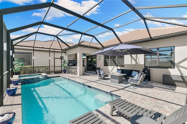2740 Amaranda Ct, Naples, FL 34114 - view of swimming pool with a pool with connected hot tub, a lanai, a patio, outdoor dry bar, and a fire pit