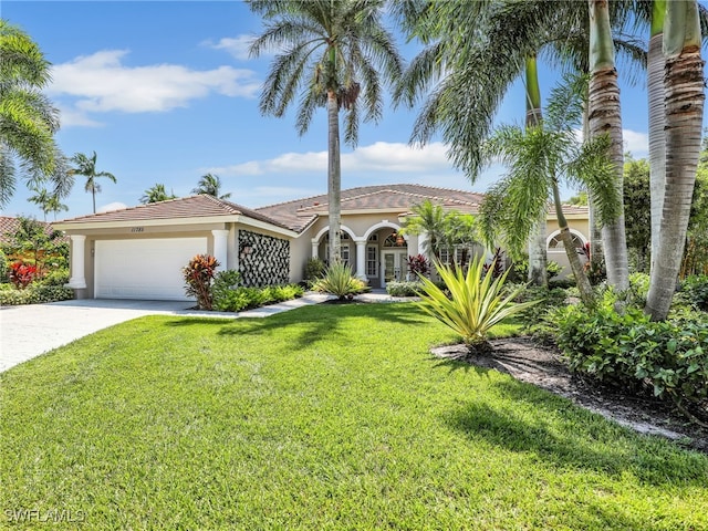 view of front facade with a garage and a front yard