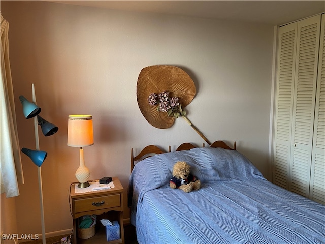 bedroom featuring a closet