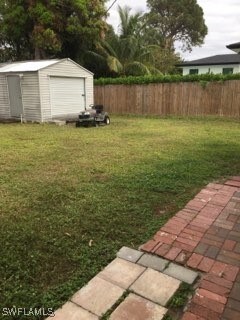 view of yard featuring a storage shed