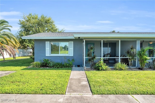 view of front of home featuring a front lawn