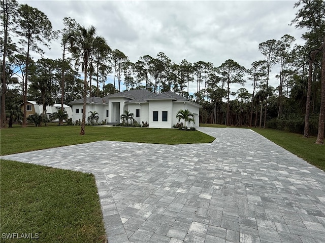 view of front of house with a front lawn