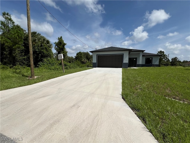 view of front facade with a garage and a front yard