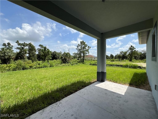 view of yard featuring a patio area